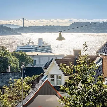 Cozy & Modern In Historic Area Of Bergen!