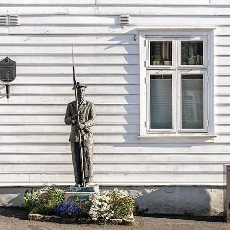 Cozy & Modern In Historic Area Of Bergen! *