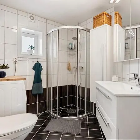 Cozy & Modern In Historic Area Of Bergen! Apartment *