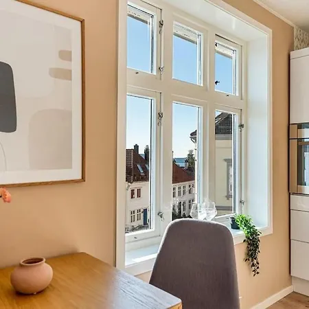 Cozy & Modern In Historic Area Of Bergen! *