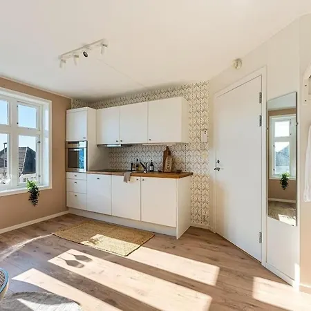 Cozy & Modern In Historic Area Of Bergen! * Bergen