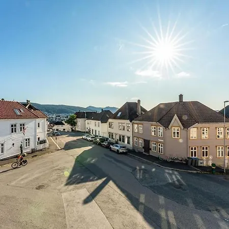 Cozy & Modern In Historic Area Of Bergen! *