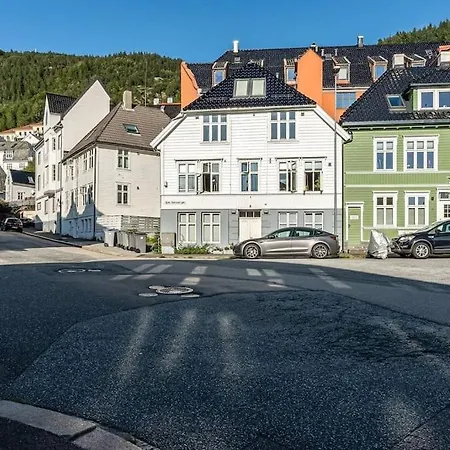 Cozy & Modern In Historic Area Of Bergen! Apartment *